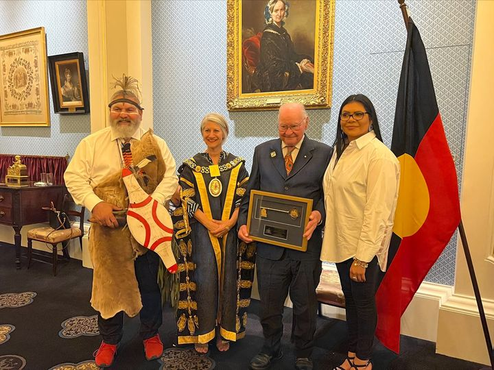 nativetitlesa's tweet photo. On Friday, Lord Mayor of Adelaide Sandy Verschoor returned the key to #Adelaide to Traditional Owner and #Kaurna Elder, Uncle Lewis Yerloburka O’Brien AO. It's the first time a South Australian council has awarded such an exchange to an #Aboriginal person and a #TraditionalOwner. https://t.co/XCgywiawX7