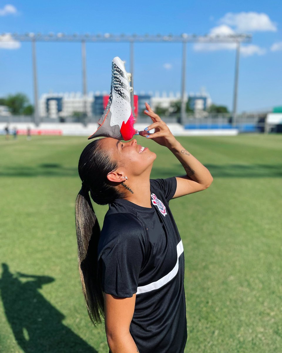 vicalbuquerq's tweet photo. Ei, essa é a nova Predator Freak.1 🔥

Aderência, controle de bola e você +na pegada! 💥

Linda né? Tão linda que deve ter modo automático. 😝 E a minha já tem 1 assistência e 1 gol na Libertadores. Tá esperando oque pra ter a sua? 🤪
@adidasbrasil #criadacomadidas #predatorfreak https://t.co/P1VKGLzmix