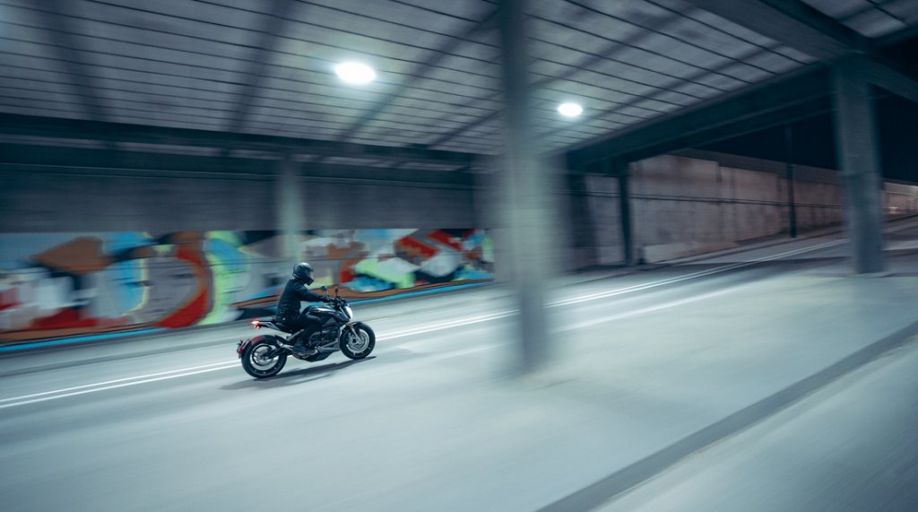 StuffMagFr's tweet photo. Zero Motorcycles dévoile sa toute nouvelle Zero SR https://t.co/TOTAtLxjEa https://t.co/jZ97sLAJ9o
