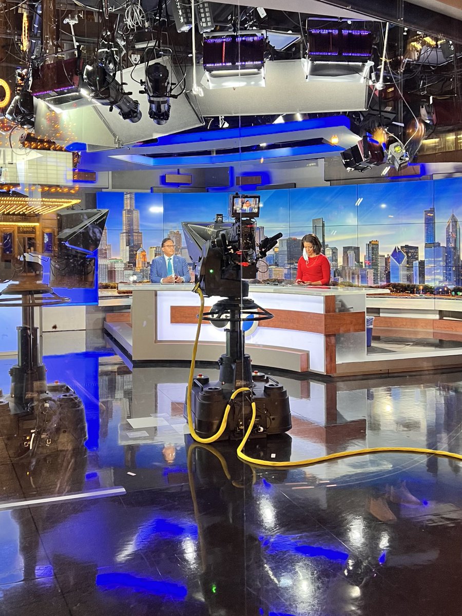 Spying on the <a href="/ABC7Chicago/">ABC 7 Chicago</a> weekend crew from the other side of the glass—nice to see the old crew!