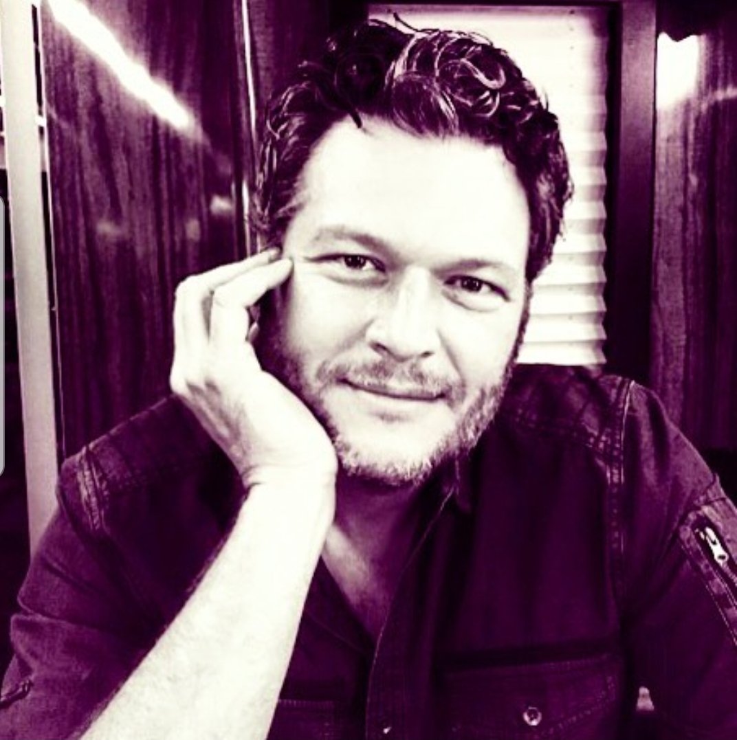 VShefani's tweet photo. Retweet to Vote for #BlakeShelton for #TheCountryArtist at the #PCAs https://t.co/njLNv6M5h4