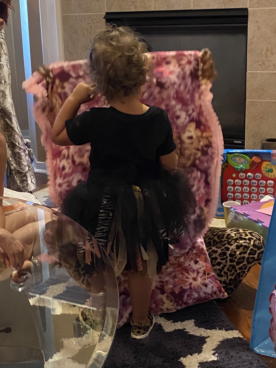 MFMemories's tweet photo. A happy mom &amp; daughter loving our “Welcome Baby” set custom made for them! 💖 #myfirstmemories #birthday https://t.co/jcYrlxnX0r