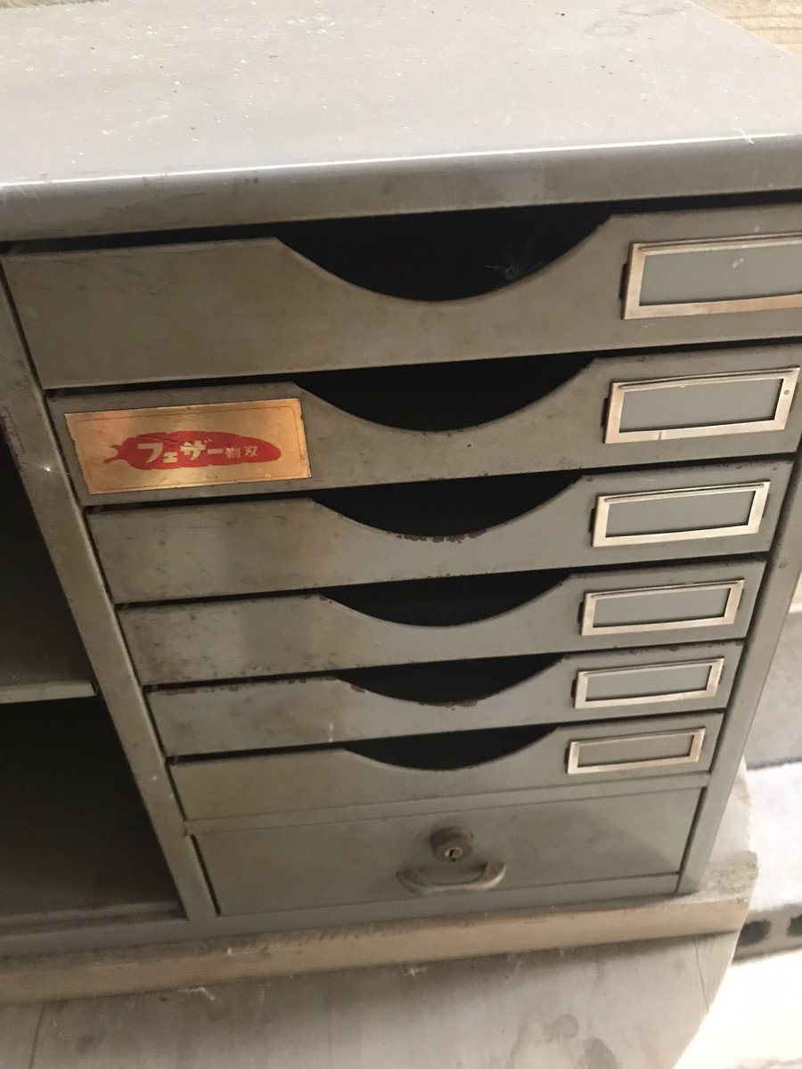 tamaruya_honcho's tweet photo. まだ構想段階なのですが、古い手芸用品や大型什器のジャンク市を開いてみようかな？とぼんやり考えています。🤔
月に一回ほどの開催で、ひとまずは配送ではなく取りに来てくださる方向けにやってみようかと………。
#レトロ　#什器　#手芸用品　#ジャンク品　#昭和 https://t.co/Vf4G5mqkir