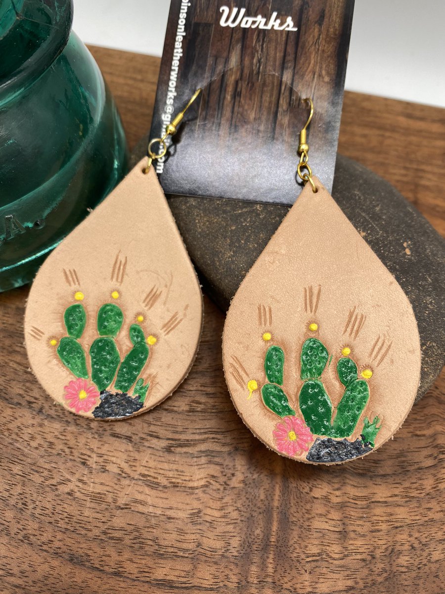 robinsonleather's tweet photo. Christmas is right around the corner. Just added these to our Etsy shop!! https://t.co/YNWkq9iC4q https://t.co/ijc9ks4VyI