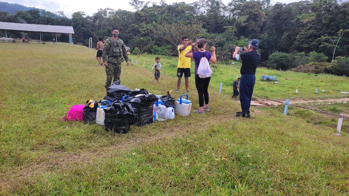 FFAAECUADOR's tweet photo. #MoronaSantiago| FF.AA proporcionan seguridad en el proceso de inoculación contra el #Covid_19, en los sectores #Chatus, #Mejech, #Kurinunca, #Unchi y #Miazal, de los cantones #Logroño y #Morona, con la finalidad de garantizar el normal desarrollo del plan nacional de vacunación. https://t.co/o0I2lF4Hps
