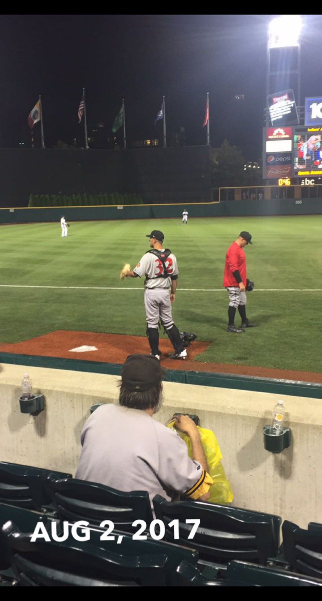 The_Cutch22's tweet photo. Aug 2nd, 2017: Jacob Stallings, AAA bullpen catcher @ Huntington Park ⬇️
… 
Nov 7th, 2021: Jacob Stallings, GOLD GLOVER!!!! 🌟🌟🌟🌟🌟 https://t.co/JgEyHHkzHv