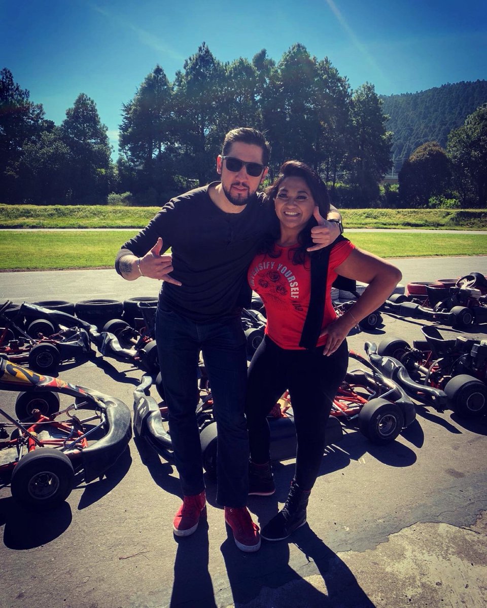 Zabdi_25's tweet photo. Divertido domingo lleno de velocidad!!! Love you!! ���� https://t.co/FpDE2ebKK1
