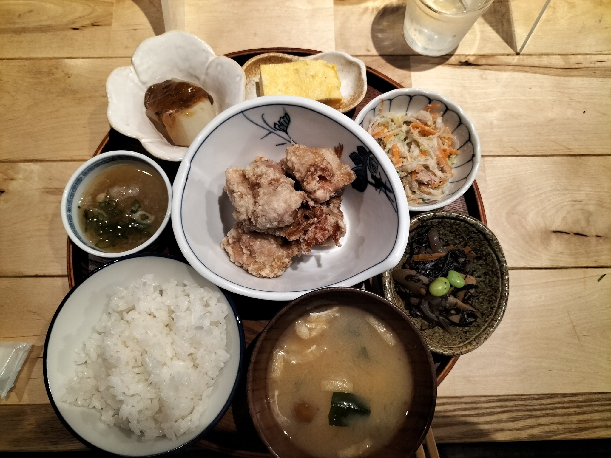 セルフカクテル540 Twitter पर 今日は八王子駅から徒歩8分くらい くらごはん様 紹介は2回目ですが 来店は5回以上させていただいてます 小鉢沢山でご飯とお味噌汁はおかわりが出来るのでお腹いっぱい 味も優しくて健康に良さそうです 今回料理しか撮影してないですが セルフカクテル540 Twitter पर 今日は八王子駅から徒歩8分くらい くらごはん様 紹介は2回目ですが 来店は5回以上させていただいてます 小鉢沢山でご飯とお味噌汁はおかわりが出来るのでお腹いっぱい 味も優しくて健康に良さそうです 今回料理しか撮影してないですが