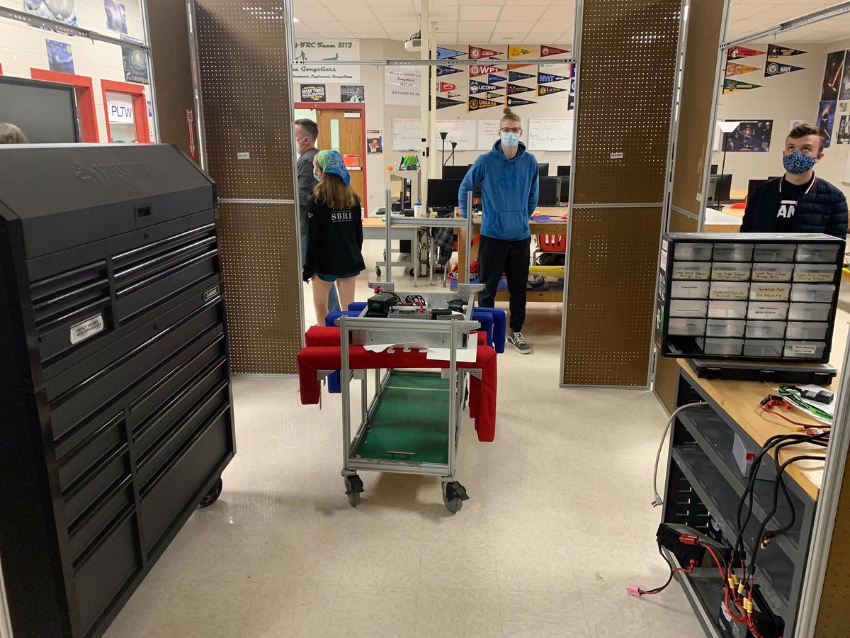 Gongoliers5112's tweet photo. We have started practicing setting up the pits! Who else is exciting for competitions this season? #omgrobots #FRC #FIRST #Team5112 #yayrobots #robotics #Gongoliers https://t.co/UykmBPxuBv