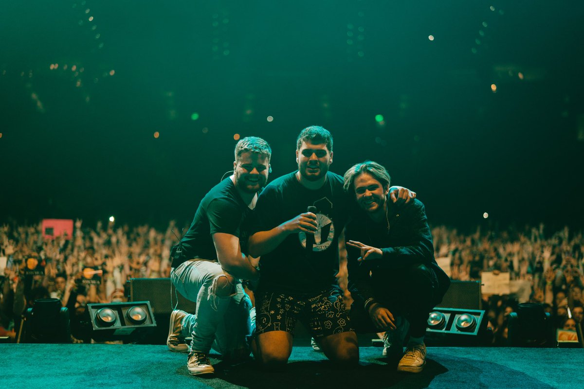 JteeJoseph's tweet photo. That’s a wrap. 
First touring season in the books. 

From zero shows ever to 25 shows in two months. 

Thank you @twentyonepilots for having us out with you. 

I love these boys. https://t.co/7wSgjstT3a