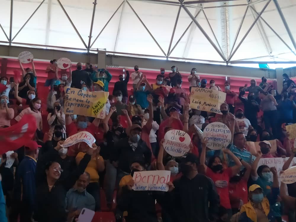 claptarabay's tweet photo. Capacho Nuevo Dice Presente ante la visita de Nuestro Vice Presidente Nacional del PSUV ✌🏽🇻🇪💯 https://t.co/ePmhBxJ30V
