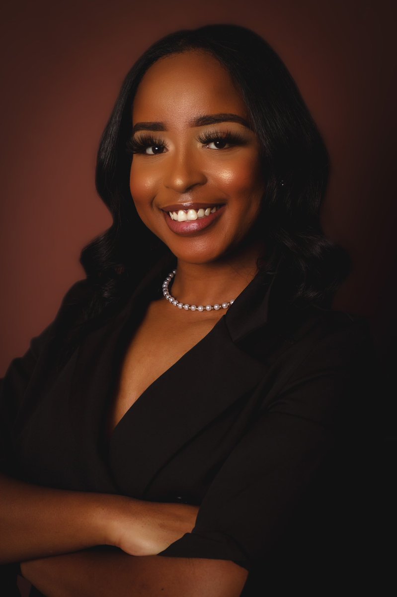 baddiequay's tweet photo. Rest In Peace to one of the sweetest girls I knew, Andrena. She was a client of mine this year and was super excited for her graduation photos. Told me all about her goals for her daycare business. That girl was everything. Wow… I’m speechless. https://t.co/kwaVqLO4co