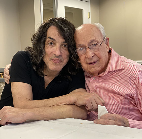 matt_rizor's tweet photo. @PaulStanleyLive You have my deepest condolences on the passing of your father William Eisen. My girlfriend Amanda and I will continue to keep you and your family in our thoughts and prayers. God bless 🙏 https://t.co/YDmcQNfP4h
