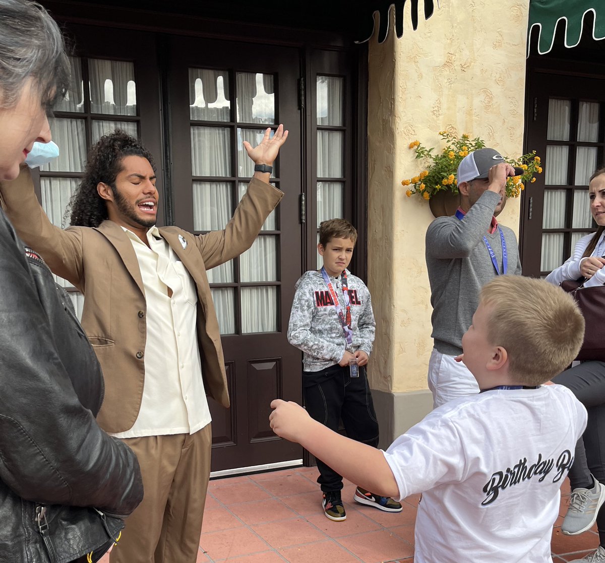 hollyebeemer's tweet photo. Anthony led our VIP Experience yesterday and he is amazing! ✨ He was engaging, friendly, energetic, and able to manage our group of varied personalities and interests with skill and grace. If we ever do another VIP Experience, we will request him! @UniversalORL #uofistbump https://t.co/zjTknWs7wf