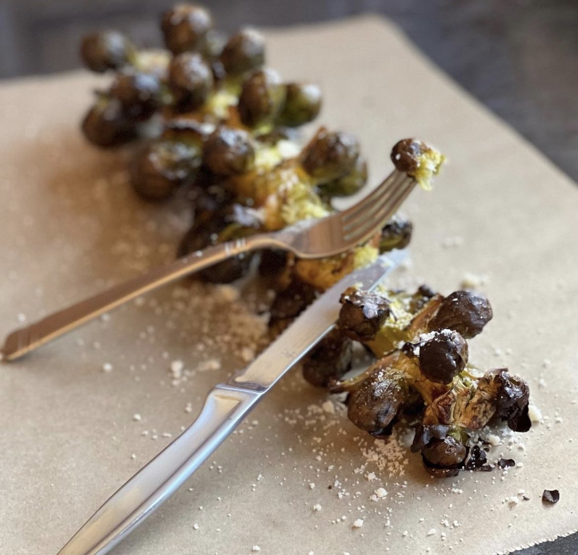 NutritionShari's tweet photo. THE MOST FUN WE HAD EATING VEGGIES!  3-Steps: Spray. Season. Roast. Eat right off the stalk! 👉Spray stalk w avo oil, season, 👉put on oven rack, 👉and roast at 425 for 25 min.  I added a sprinkling of grated Parm.  Serve the stalk and let everyone slice off their own Brussels🍴 https://t.co/ErH5dlAlLx