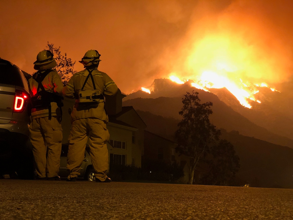 PeppGraphic's tweet photo. As Pepperdine students sheltered in place on the night of Nov. 8 and early morning of Nov. 9, 2018, more than 100 firefighters responded to the Woolsey Fire on campus. 

Read the perspective of the first responders as they fought the flames that night: https://t.co/1ylbqyjOpp https://t.co/ltVPyMppfd