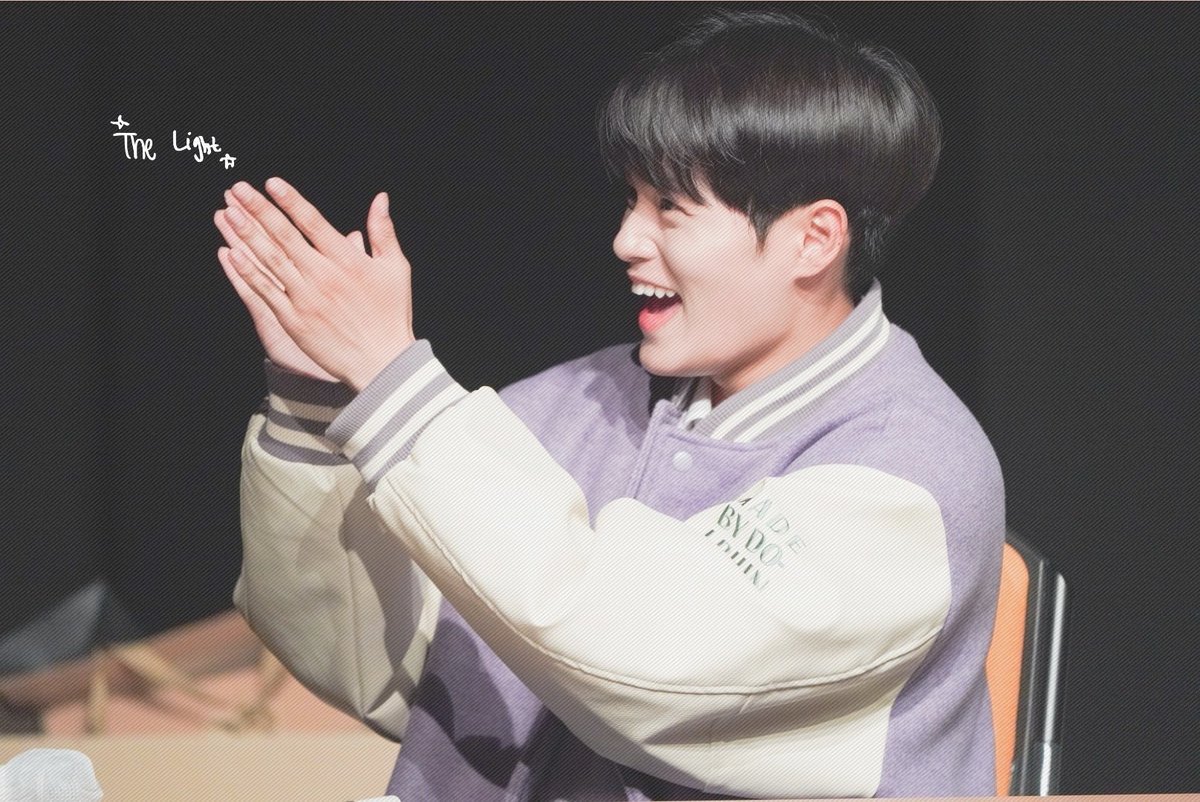 the_light0129's tweet photo. 211107 출근길 추가 Preview

🐥(아크릴 가림판.. 치워.. 치워버릴거야!)
🧒🏻(도외주심)
🐥(행복)
 
#이대휘 #AB6IX https://t.co/dCQkaf3Ggw