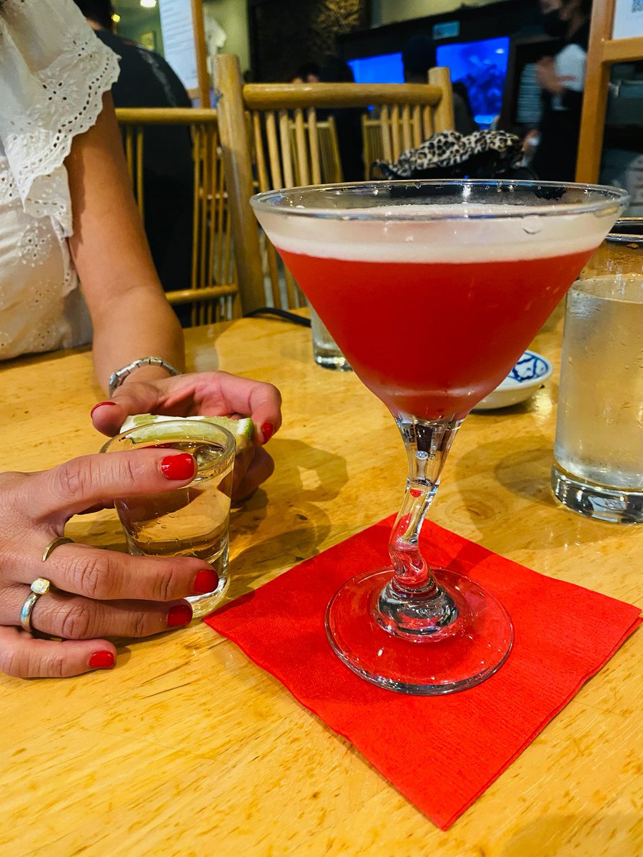 MistressAstoria's tweet photo. My mistress friend and I… empty your wallet for our drinks and meal. #findom #LAfetish @rtfindom @DommesTour @FinDommes https://t.co/FGw4tP6QsM