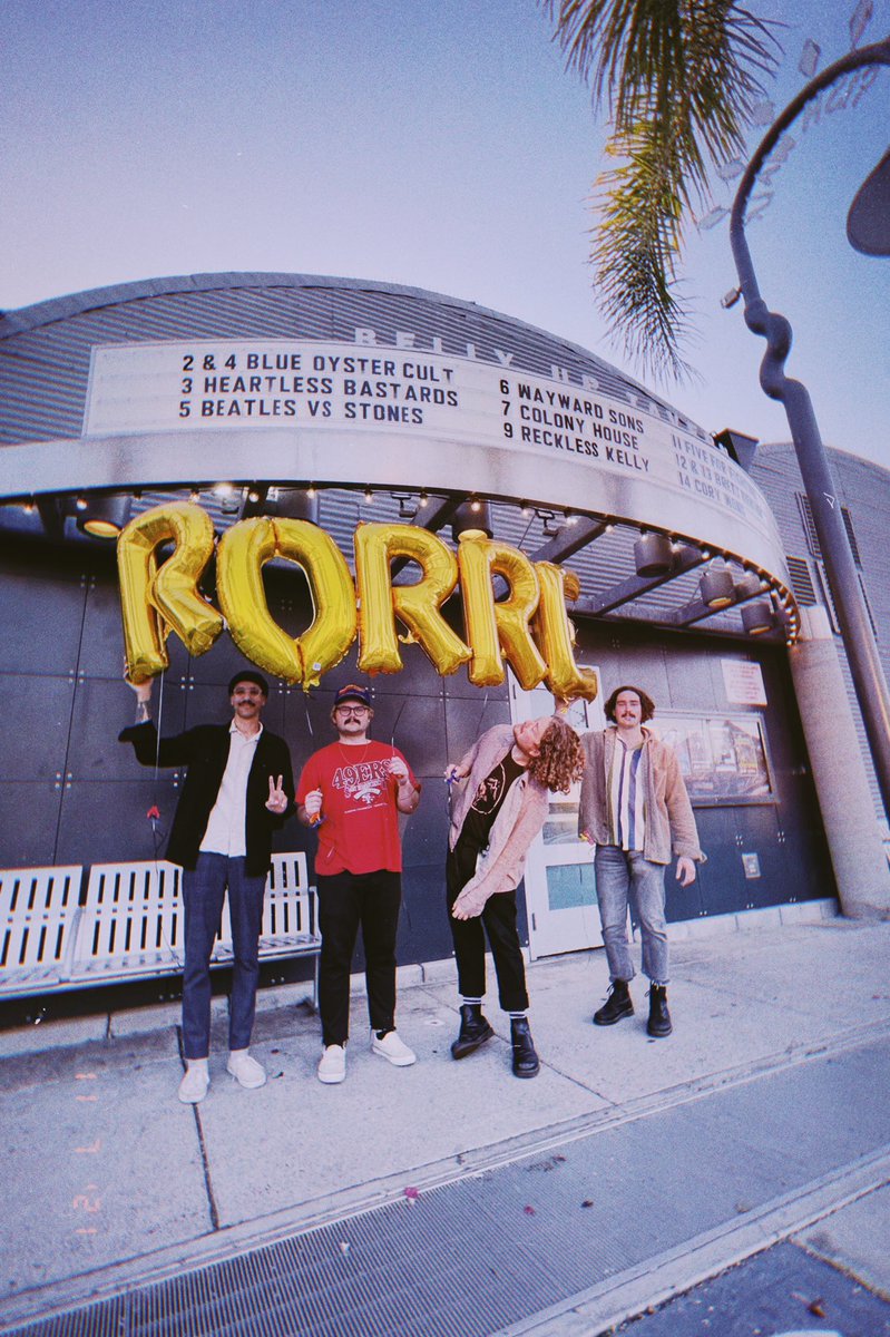 Tonight we’re opening for <a href="/ColonyHouse/">COLONY HOUSE</a> at Belly Up so we bought balloons 🎈

Doors at 7, we’ll be on at 7:30– grab your tickets below ❤️

See you tonight San Diego.. it’s been too long. 

🎟: bellyup.com/email-builder/…