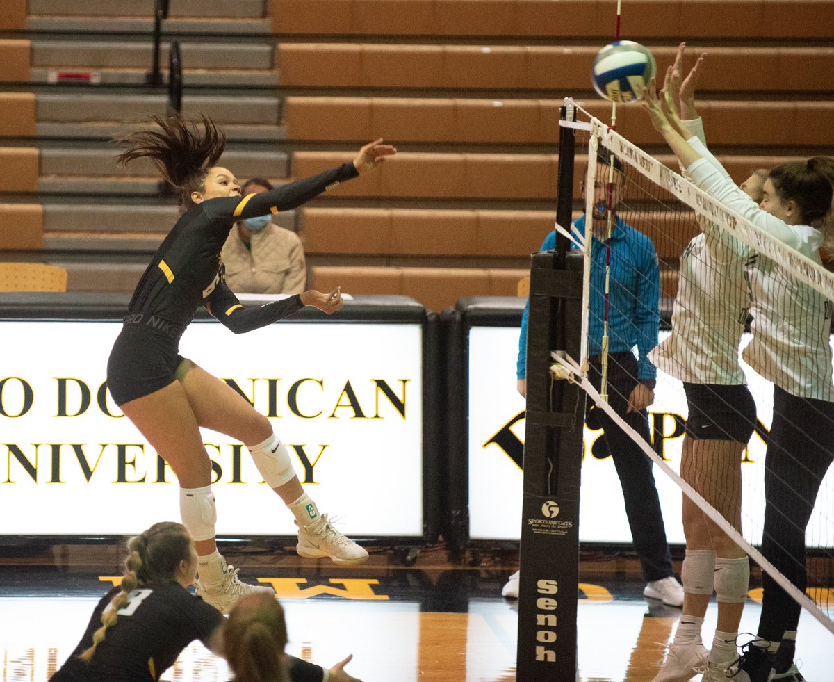 schudel_ralph's tweet photo. Always fun catching @OhioDominicanVB in their “happy place.” #winnersgeticecream https://t.co/gVVG6fMeZL