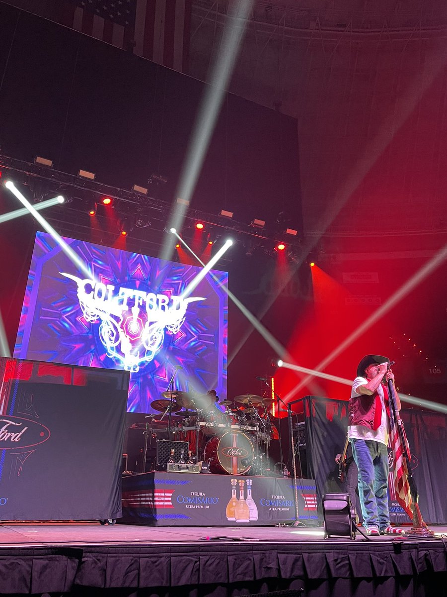 Ragin_Country's tweet photo. Thank you @coltfordmusic for helping us support hurricane relief efforts in Louisiana! We’ve got your “Key to the Country” and now the Cajundome too! #RaginCC https://t.co/47ukHONhVb