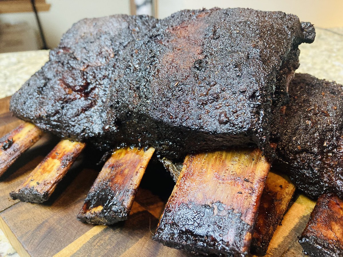 TWags15's tweet photo. Beef ribs, backyard sunsets ‘n no Bears game to stain a banner Sunday. #FlintstonesDinner #Fall #Football #OutdoorCookin #OutdoorLivin https://t.co/GzbSarLo6q