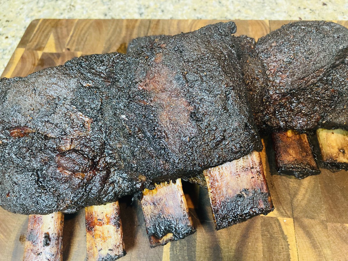 TWags15's tweet photo. Beef ribs, backyard sunsets ‘n no Bears game to stain a banner Sunday. #FlintstonesDinner #Fall #Football #OutdoorCookin #OutdoorLivin https://t.co/GzbSarLo6q