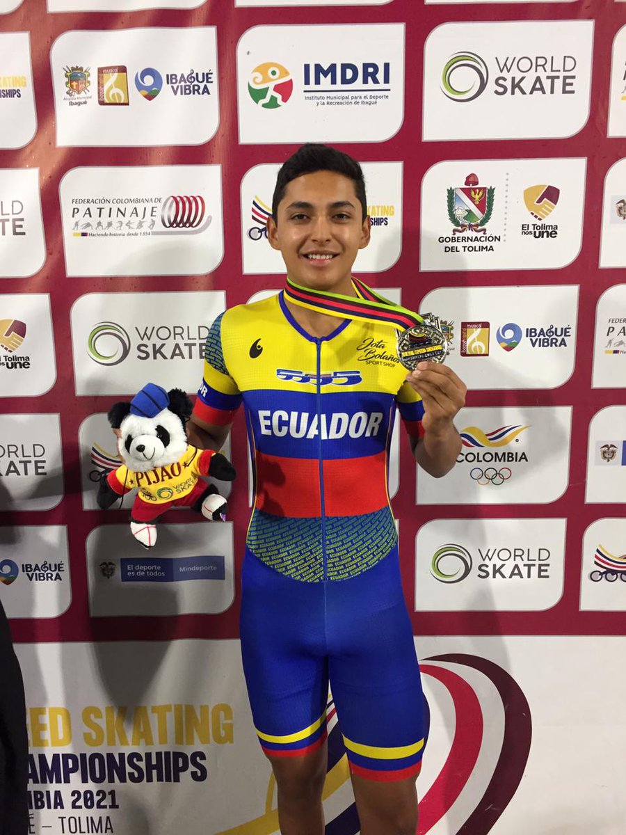 DeporteEc's tweet photo. ¡Tenemos Campeón Mundial!

Nicolás García, se coronó campeón mundial de patinaje de carreras, modalidad 10.000 metros eliminación, categoría Junior, tras alcanzar medalla de oro. El tricolor sumó su segunda presea en este evento que se realiza en Ibagué. 🇪🇨🥇 https://t.co/3aHWEhhuDu