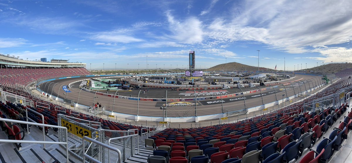 IdahoanFoods's tweet photo. The only thing faster than Kyle Larsonโs pit crew is making Idahoan Mashed potatoes - real potatoes, real fast ๐
Congratulations @KyleLarsonRacin on your @NASCAR Cup Championship! Weโll see you on the #MashedInAmericaTour next season! https://t.co/aG3lKJbpD9