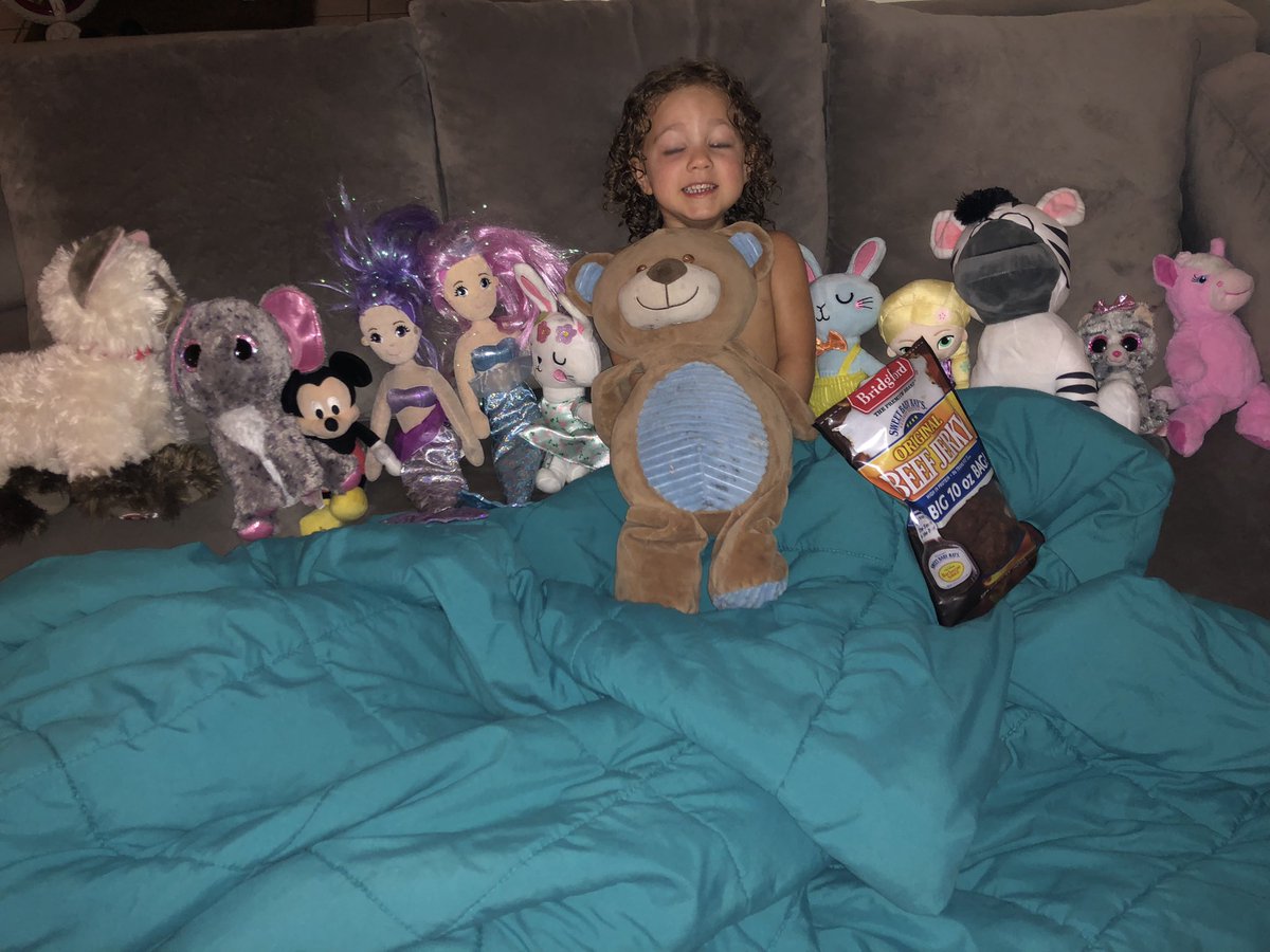 hsaddlemire's tweet photo. My 3 year old just came up to me and said “mom, I want to watch football! What’s on tonight? Football!” 😂😂 So now she’s cuddled up on the couch with her friends and beef jerky watching football. #definitelyherdaddieschild #daddiesgirl  #justlikedada https://t.co/xpWf1oVIm7