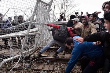 Qué está pasando en la frontera de Bielorrusia con Polonia FDoh1UUWEAwIB7d?format=jpg&name=360x360