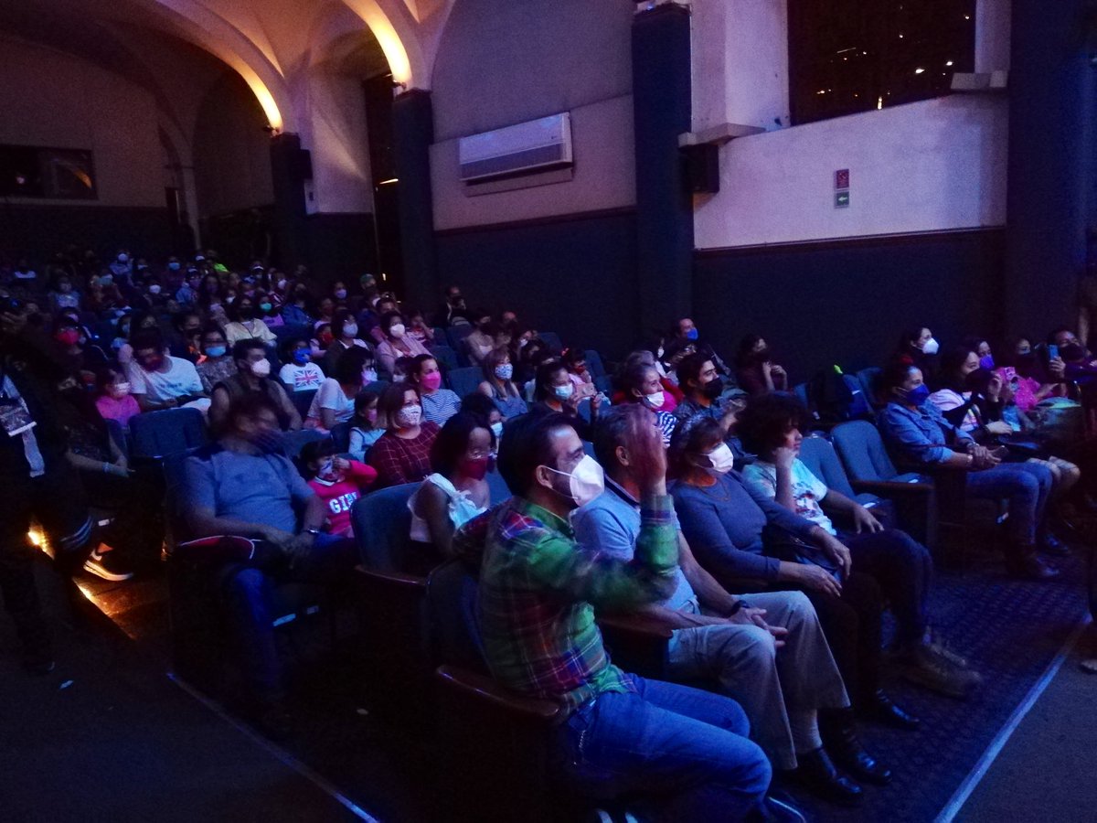 sergio_vergarab's tweet photo. Para llevar a niñas y niños a explorar y acercarse al universo de los bichos al ritmo del swing, blues y jazz, @CulturaGobPue presentó el espectáculo de teatro musical “Swing de insectos, concierto para agitar antenas” en el #FIP2021. 

#QueRevivaPuebla https://t.co/Q5inZIRQ0O