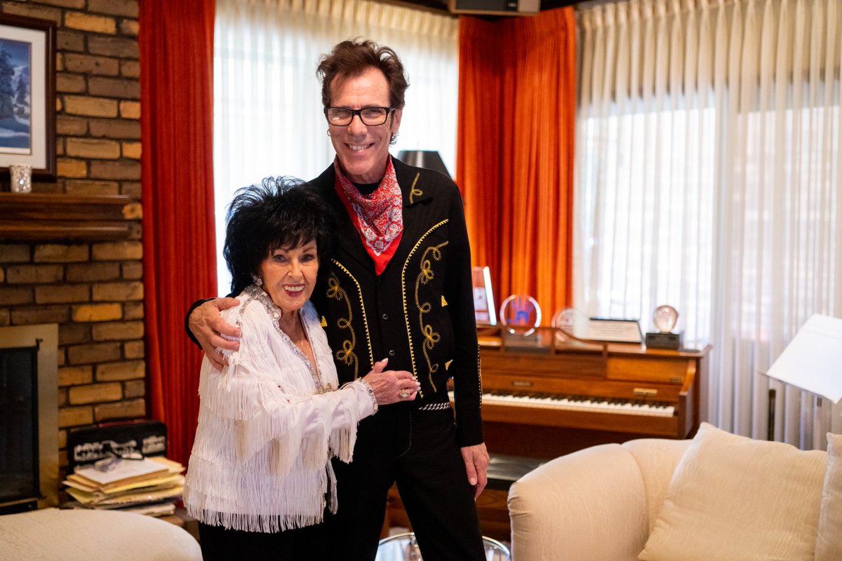 Right Now! You &amp; me &amp; ⁦<a href="/wandajofficial/">Wanda Jackson</a>⁩ #rockabillyraveup ⁦<a href="/littlesteven_ug/">Little Steven's Underground Garage</a>⁩ ⁦<a href="/joanjett/">Joan Jett & the Blackhearts</a>⁩ ⁦<a href="/ElleKingMusic/">Elle King</a>⁩ CHANNEL 21