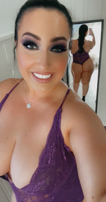 Photoshoot fun ? https://t.co/ahnSsgbuoC