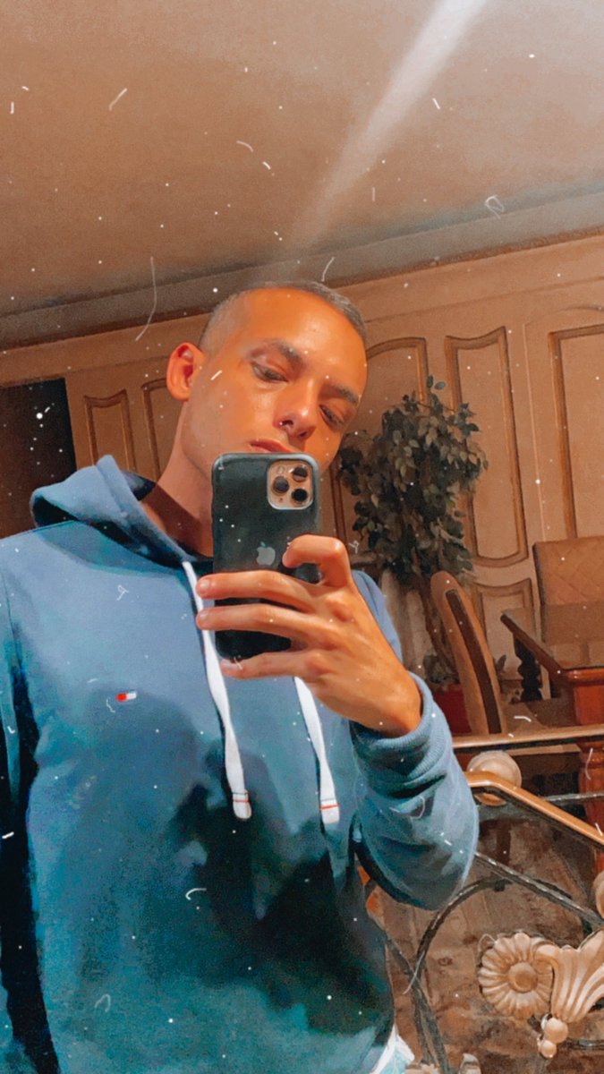 ahmed_shennawy's tweet photo. Quote with your mirror selfie https://t.co/5JiE9lGD0y
