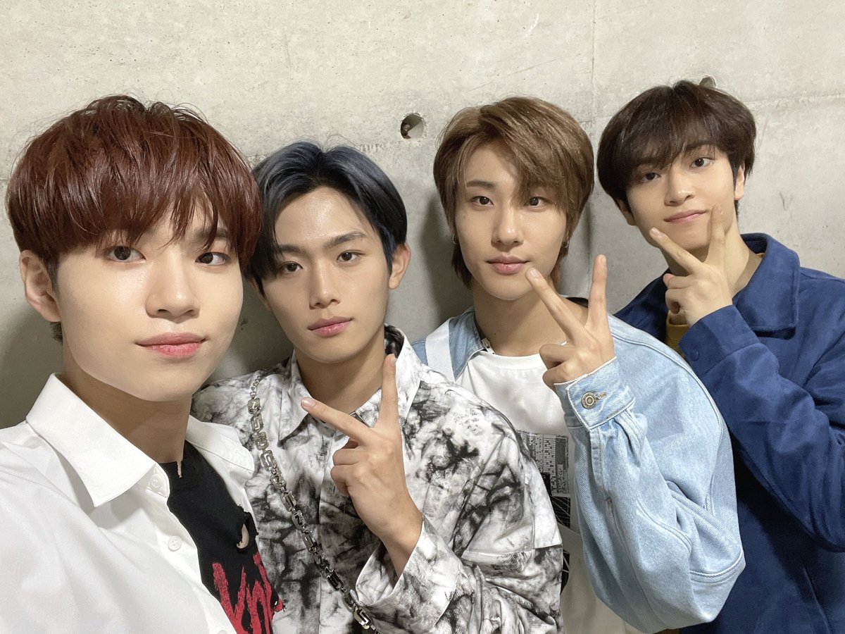 CatchTheYoungBR's tweet photo. Bem-vindes a Evermore The Young Brasil, a primeira e única fanbase no Brasil (e no mundo) para a nova banda da Evermore Entertainment, @em_theyoung!
Ative as notificações 🔔

#에버모어더영 #EVERMORE_THEYOUNG #Kihoon #기훈 #Namhyun #남현 #Sani #산이 #Seojung #서정 https://t.co/EEOklh9JxW