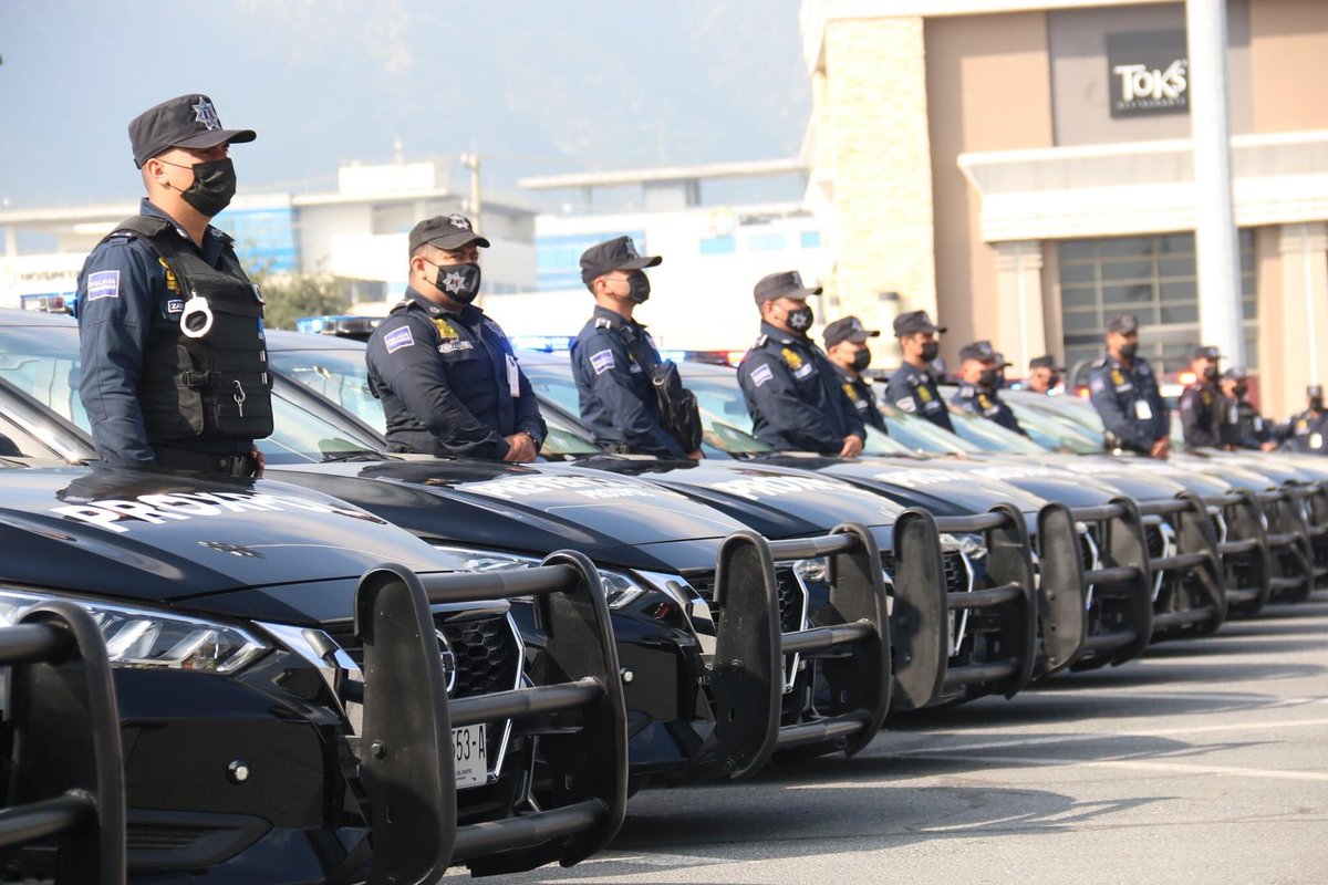 andresmijesmx's tweet photo. Con el operativo “Buen Fin, Aguinaldo Seguro, Fiestas de Fin de Año y Día de Reyes", queremos que todas nuestras familias pasen de la mejor manera esta temporada.
#BuenFin2021 #Escobedo #Seguridad #Proxol https://t.co/jpYaiCG7YZ