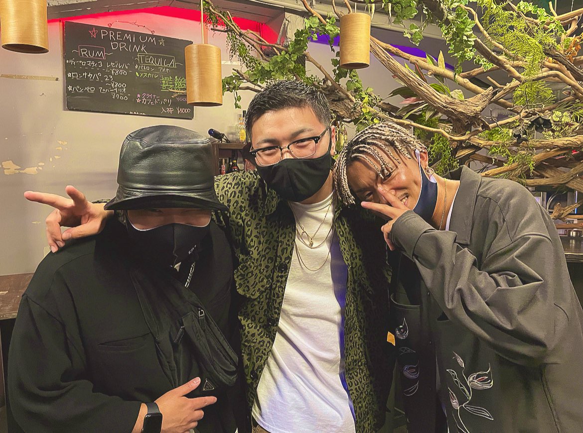 SEA_DOGG_083's tweet photo. 長崎ありがとうございました‼️
最高に楽しかったです‼️
SP GUESTの心之助さん & ES-PLANTさん、主催のYAMAHIRO君、イベントや会場のスタッフの皆様、そしてライブ見てくれたお客さんに感謝です🙏🏼🔥
またライブしに来たいです🤩
#心之助 #ES_PLANT #SEA_DOGG #長崎 https://t.co/2V7F750Yme