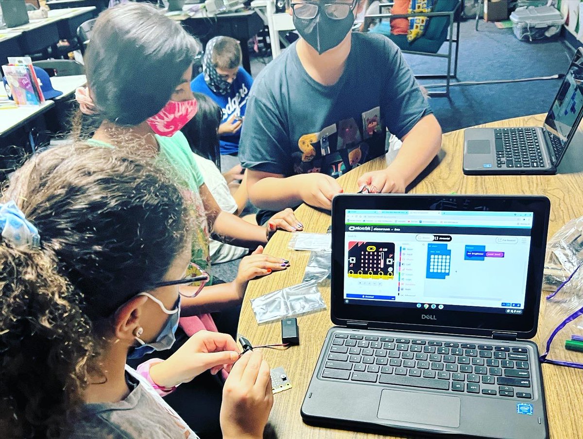 MissMoeTeaches's tweet image. Exploring and having fun with Micro:bit!

There is no such thing as “math” or “science” brained. Together, we are all innovators and leaders of our own knowledge 🧠 💕 

#stemeducation #elementaryrobotics #microbit @InfyFoundation @microbit_edu #stemlearning #edtechchat