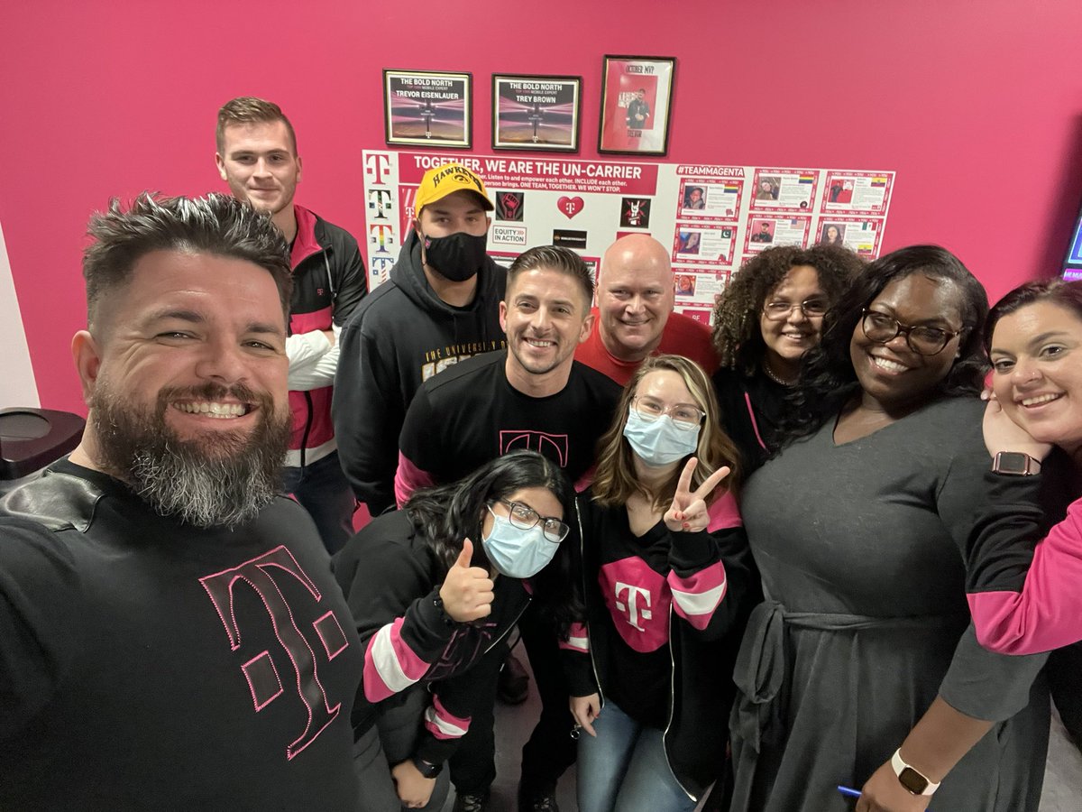 armandosoler's tweet photo. Here with the West Des Moines Crew getting real Uncarrier on a Sunday. They are Locked, loaded and ready to take that number one spot in the Uncarrier Power Ranker. https://t.co/EnX60zeUwN