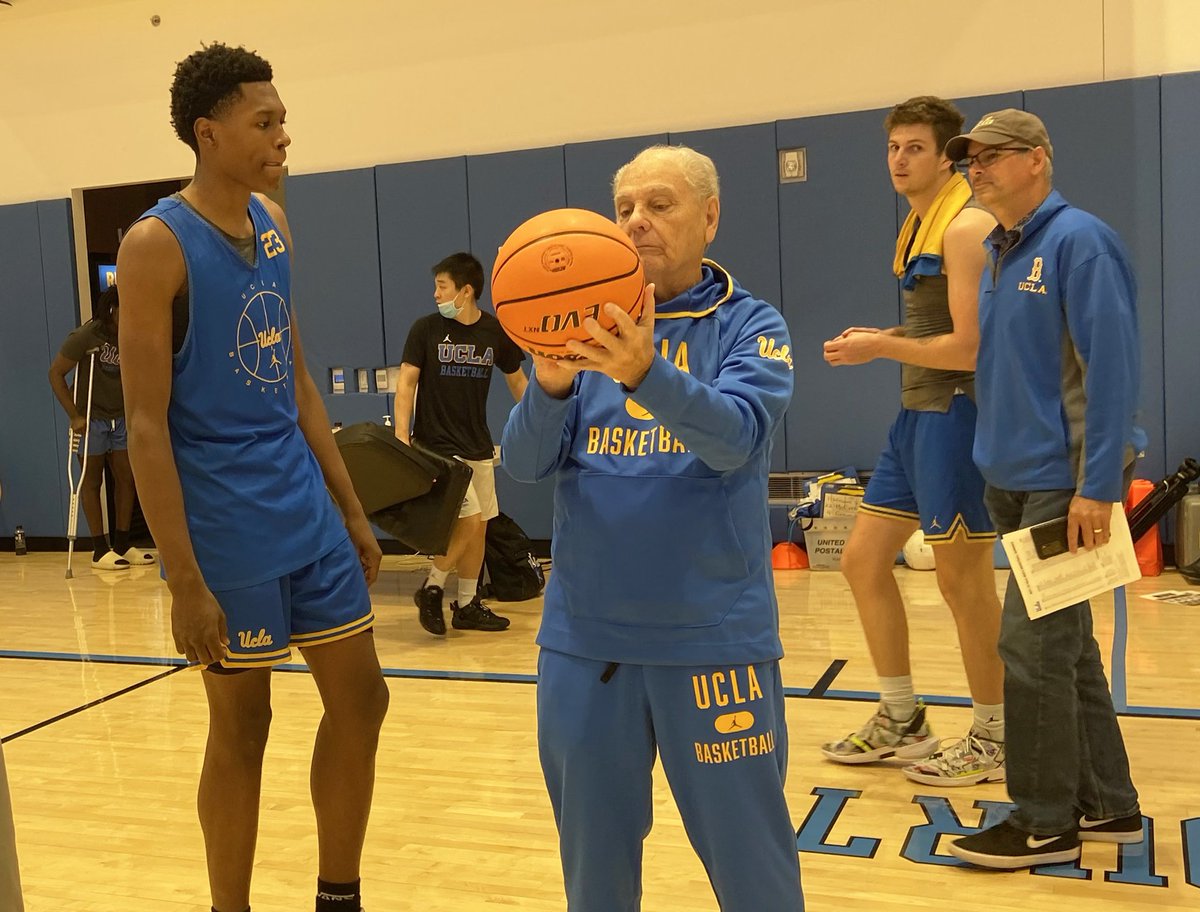 patgoedde's tweet photo. This is awesome!!
Cov Cath, Roger Bacon, Oak Hills, and La Salle...... Now UCLA
Hep Cronin.. Coaching Legend What a privilege to get to grow up with him!!! Unbelievable childhood!!
#CoachingLegend
#2ndDad https://t.co/Xc1iZL8nSk