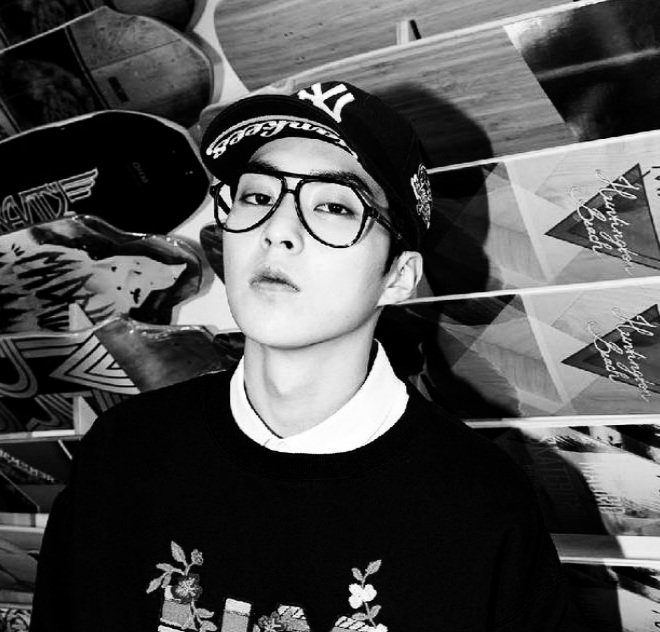 WRTKPOP's tweet photo. Im enjoying these selca days lol 😍🥰
You roll up on us and its going to be consequences and repercussions 😂
#EXOLSelcaDay #EXO #XIUMIN @weareoneEXO #exo #glasses #NerdyThug #RunUpGetDoneUp 🤪 https://t.co/zqmkuJjCnz