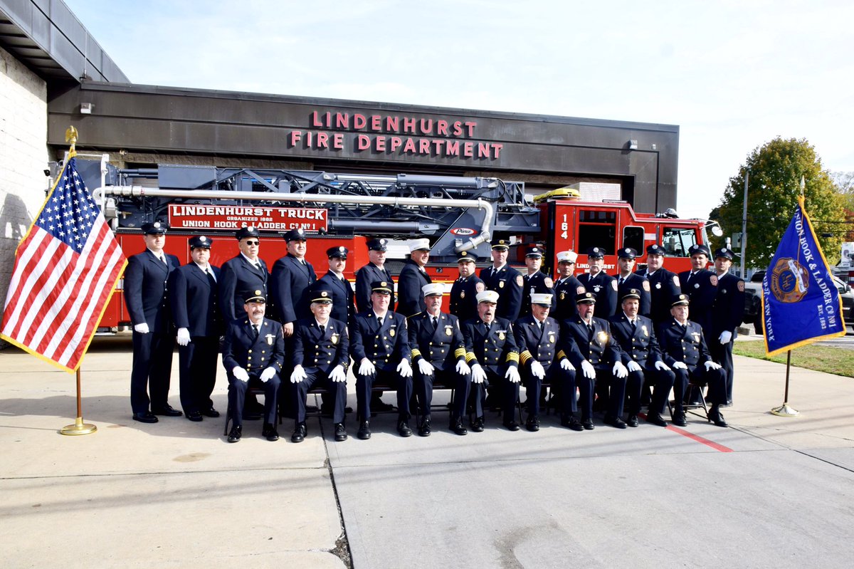 Chief_Ippy's tweet photo. Congratulations #LindenhurstFD #UnionH&L on the dedication of the new TL1-6-64. Good Luck & Stay Safe!! @thefirenews @longislandpatch @PierceMfg #164 #LindyTruck @BillyGoldfeder @SuffolksBravest @FASNY @nysfirechiefs @FirematicSupply 📸AJIppy #CrossbuffJrPhotography #CBJP https://t.co/vGEio9IyKV