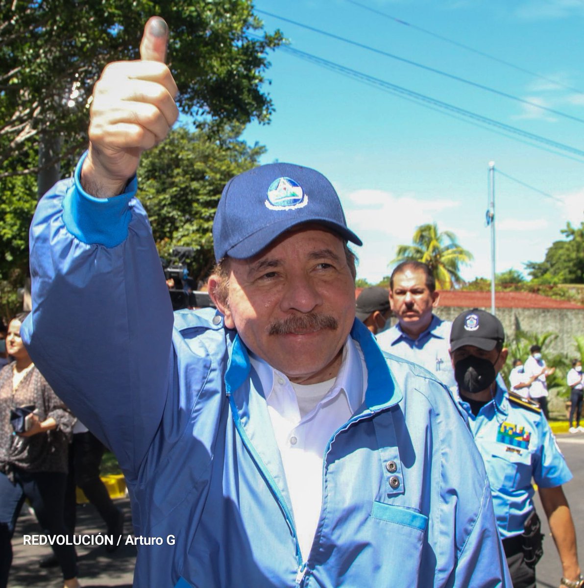 Se veeee.... 🎶
Se sienteeee...🎶🎶
Daniel mi presidente ❤🖤🎊

#EleccionesSoberanas2021 🗳 #NicaraguaTriunfa ✊🏻
