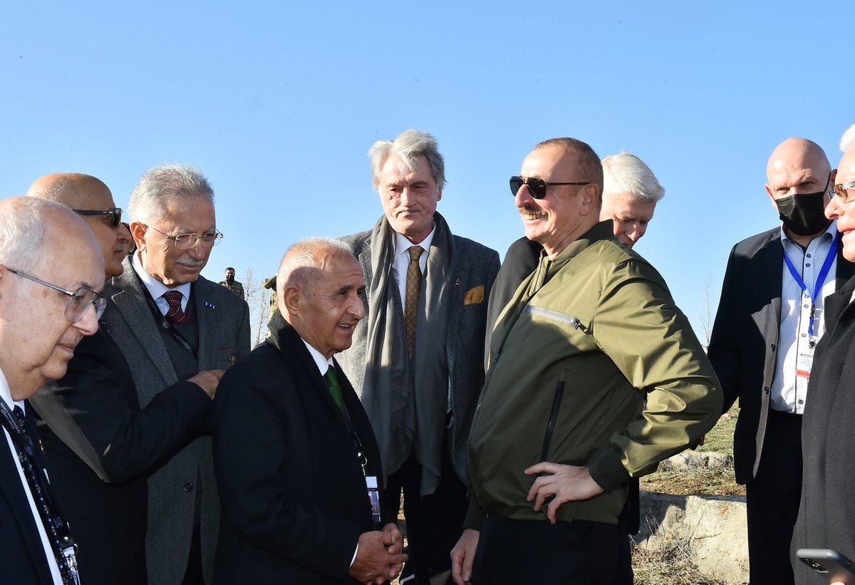 1VicePresident's tweet photo. President Ilham Aliyev and First Lady Mehriban Aliyeva talked to 8th Global Baku Forum`s participants who visited Shusha

https://t.co/kGDL6mszFy https://t.co/obdXjdIFYo