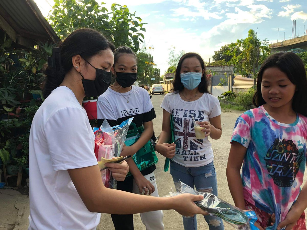 wencyl99's tweet photo. "Small things act big" If you want to help there is no size or a measurement in it if you want to help just help without expecting any in returns. @Phoenix_Emblem @AXIEPH07 @bl0ssomyyy @bluebufffbigwin
#PEA
#PlayToGive ❤️ https://t.co/xDkg1O3aVx