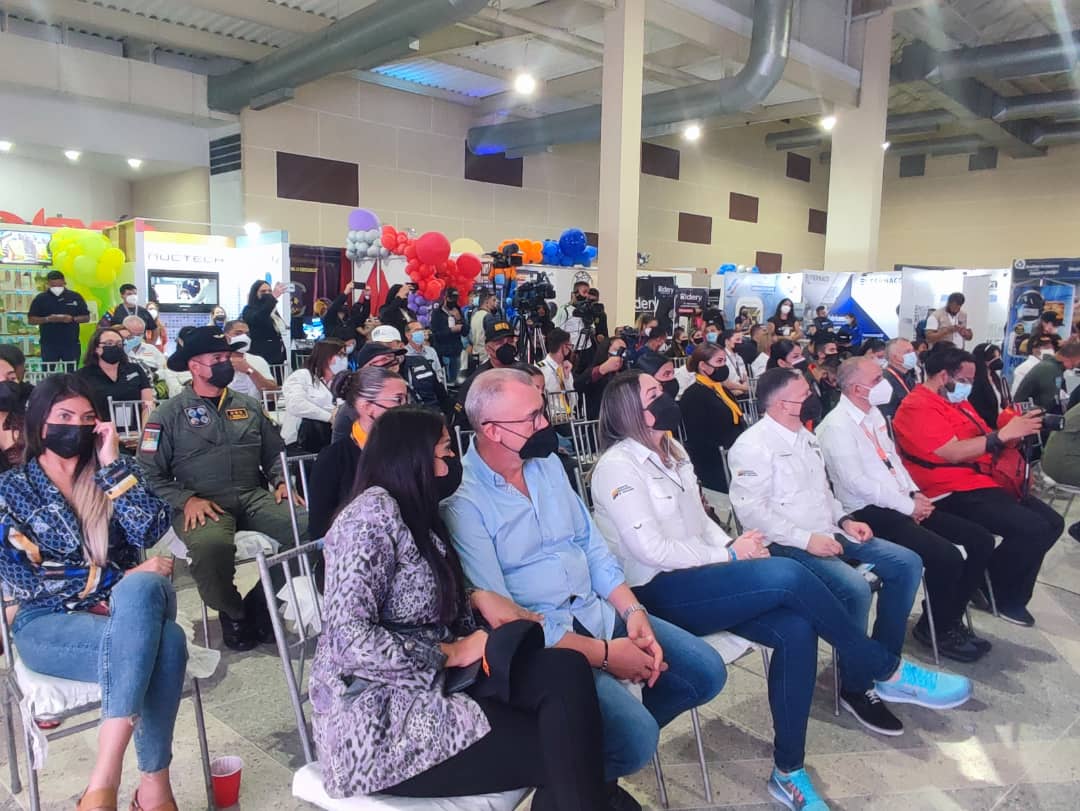 IAIM_VE's tweet photo. #IAIM_ETA2021 || El sector aéreo y los que hicieron posible la realización de #ETA2021 dan las gracias al pueblo venezolano por la receptividad y afirman que éste es solo el comienzo, extendiendo la invitación para el año que viene en #ETA2022

¡Abriendo el ❤️ Aeroespacial al 🌎! https://t.co/WLwtkFaTK2