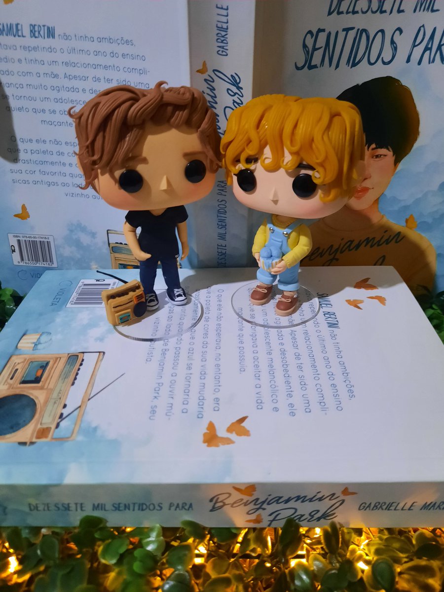 jikookscar's tweet photo. Pop's finalizados! 💙 Benjamin Park e Samuel Bertini do livro "Dezessete Mil Sentidos para Benjamin Park" 📖

MUITAS fotos deles aqui nos comentários, e tem vídeo também então entrem aqui nesse pequeno mundinho azul! 💙

Mimem os bebês 🔪 sim isso é uma ameaça https://t.co/lngQ33Q4zh