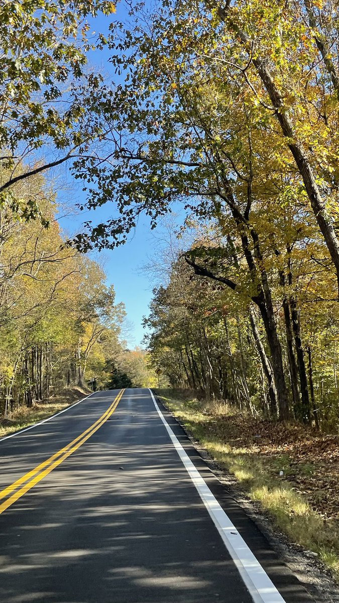 YarimCorreaPR's tweet photo. #Cookville #Tennessee #Fall https://t.co/aEKCA2sYhk