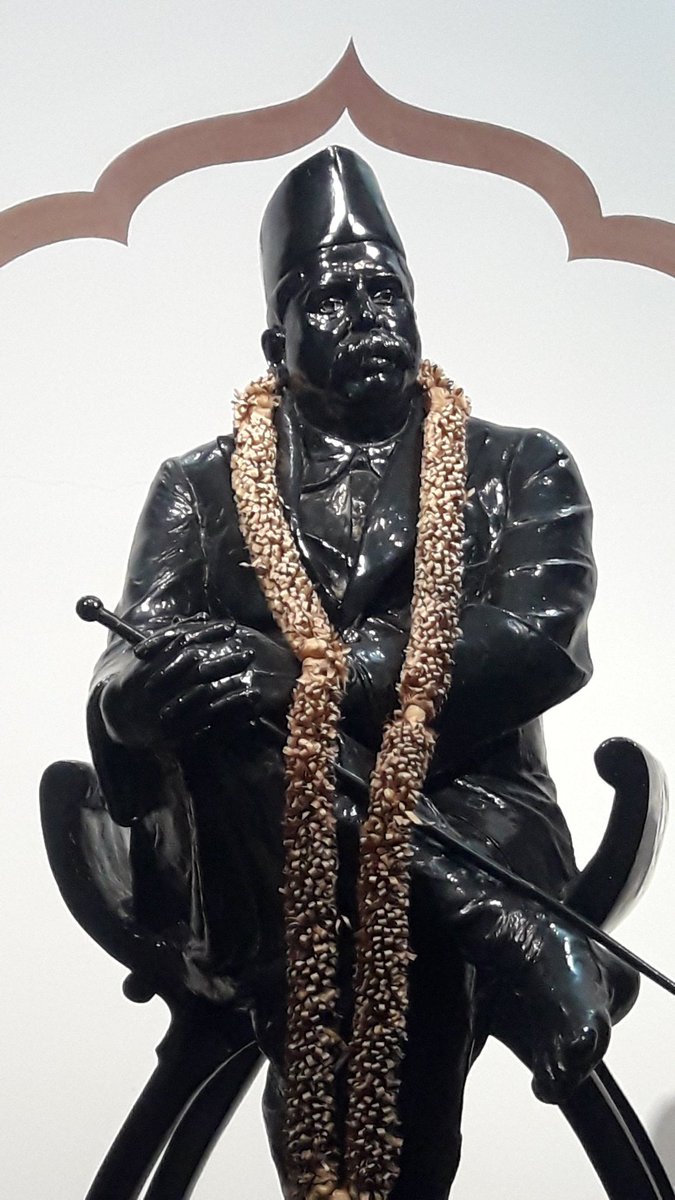 PramodPethkar's tweet photo. अभी कुछ दिन पूर्व नागपुर-रेशीम बाग जाना हुआ। पू. डाॅ. हेडगेवार समाधी स्थल पर जाना हुआ। वहाँ जाकर जो ऊर्जा प्राप्त होती है उसका तो अनुभव करना ही सही। बाकी वर्णन कितना भी करे, तो भी अपूर्ण ही है। पुनः पुनः वहाँ जाना चाहिए इतना ही पर्याप्त है । https://t.co/ypFGScqh4n